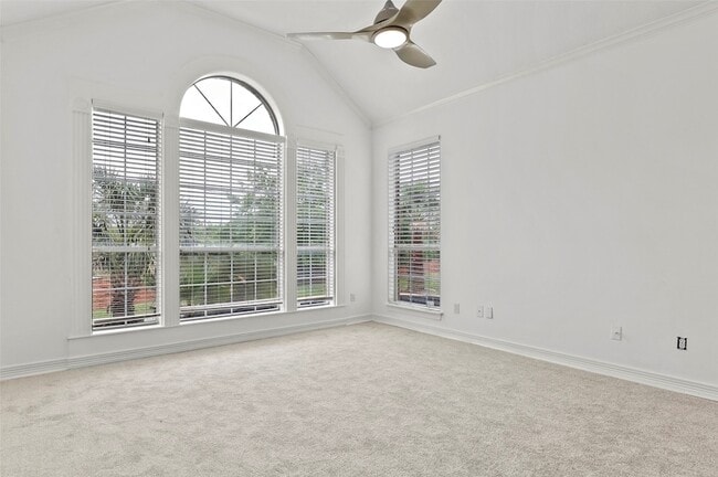 Building Photo - 545 Oak Hill Dr