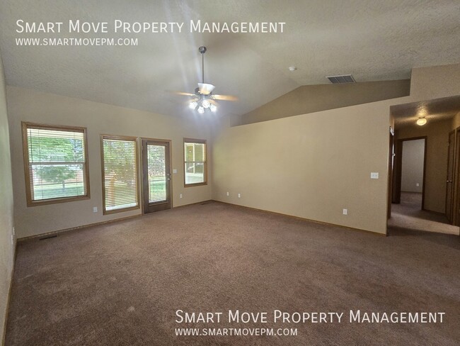 Building Photo - 2593 N Ridgebury Way