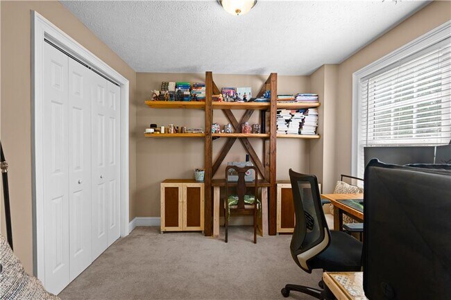 Building Photo - 38 Roxbury Ln