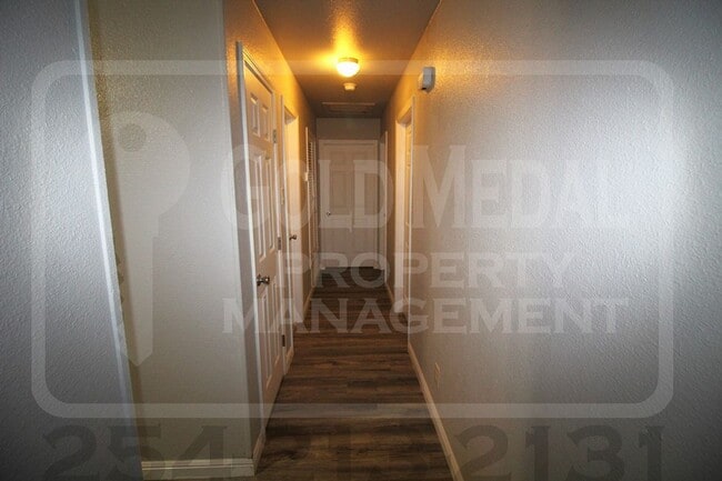 Building Photo - 205 E Vardeman Ave