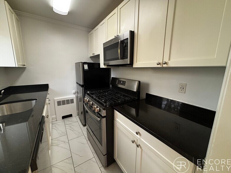 Building Photo - 105 Longwood Ave