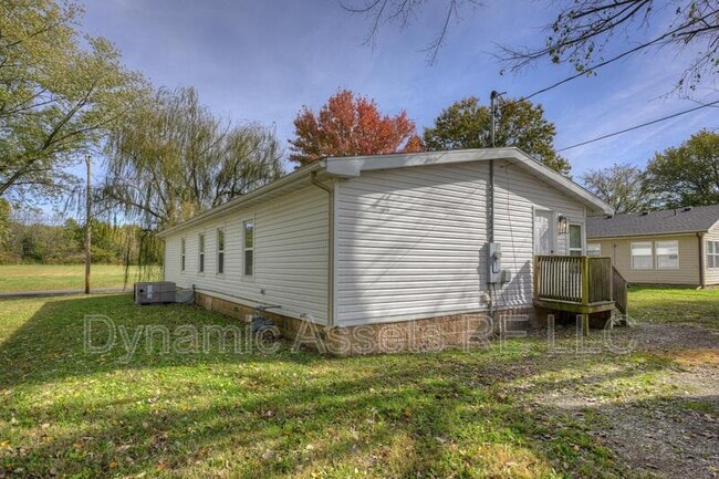 Building Photo - 705 N Cayuga St