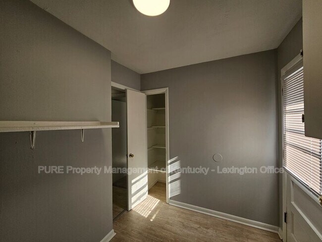 Building Photo - 3510 Lansdowne Dr
