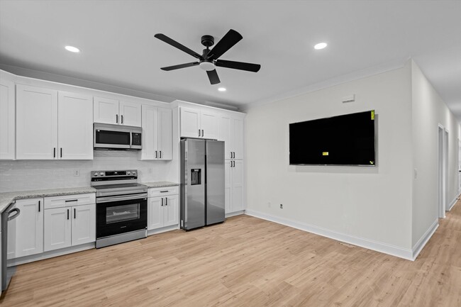 Building Photo - 1318 House St