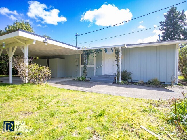 Building Photo - Charming 2 Bedroom! Stunning Views!