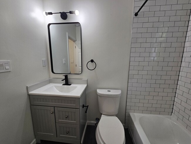 Building Photo - Newly updated 2 bedroom apartment for rent!