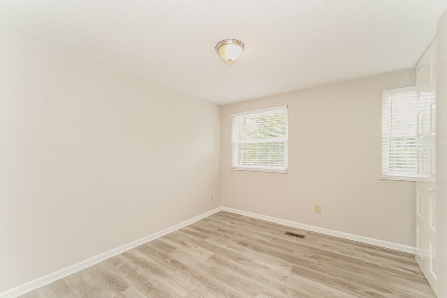 Building Photo - 605 Bundy Cir