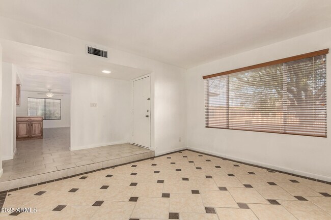 Building Photo - 5603 W Greenbriar Dr