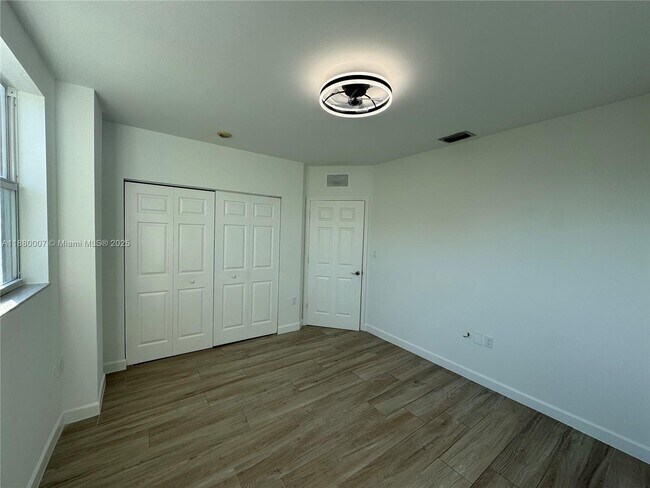 Building Photo - 529 NE 62nd St