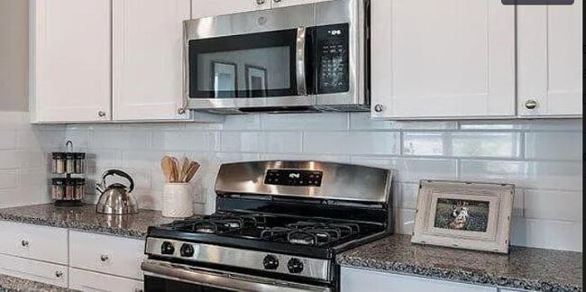 Building Photo - 3012 Shore Lark