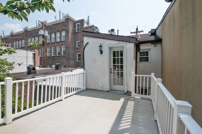 Building Photo - 520 S Bethel St
