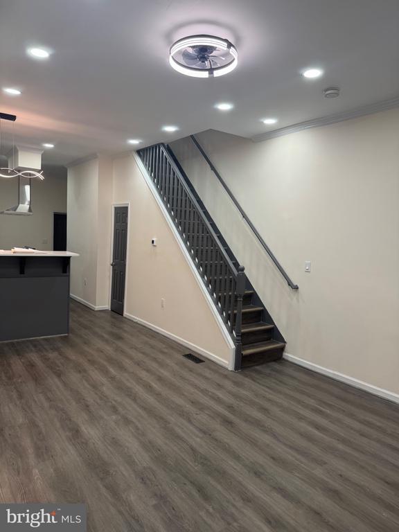 Building Photo - 312 E 25th St