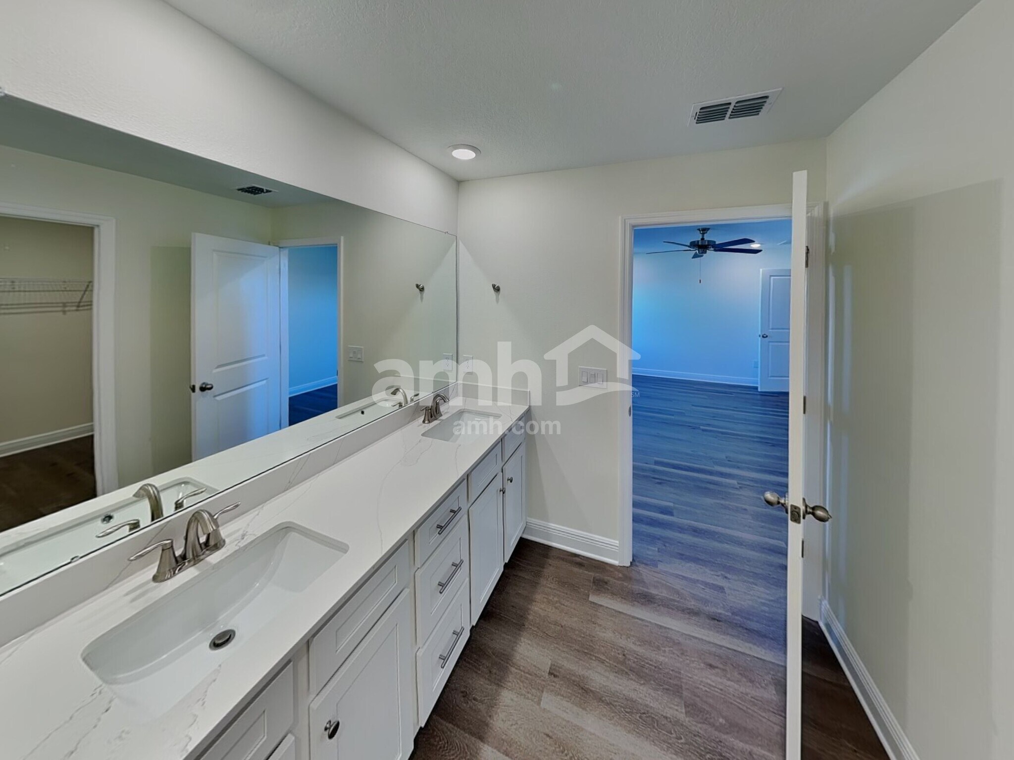 Building Photo - 5994 Sycamore Pl St