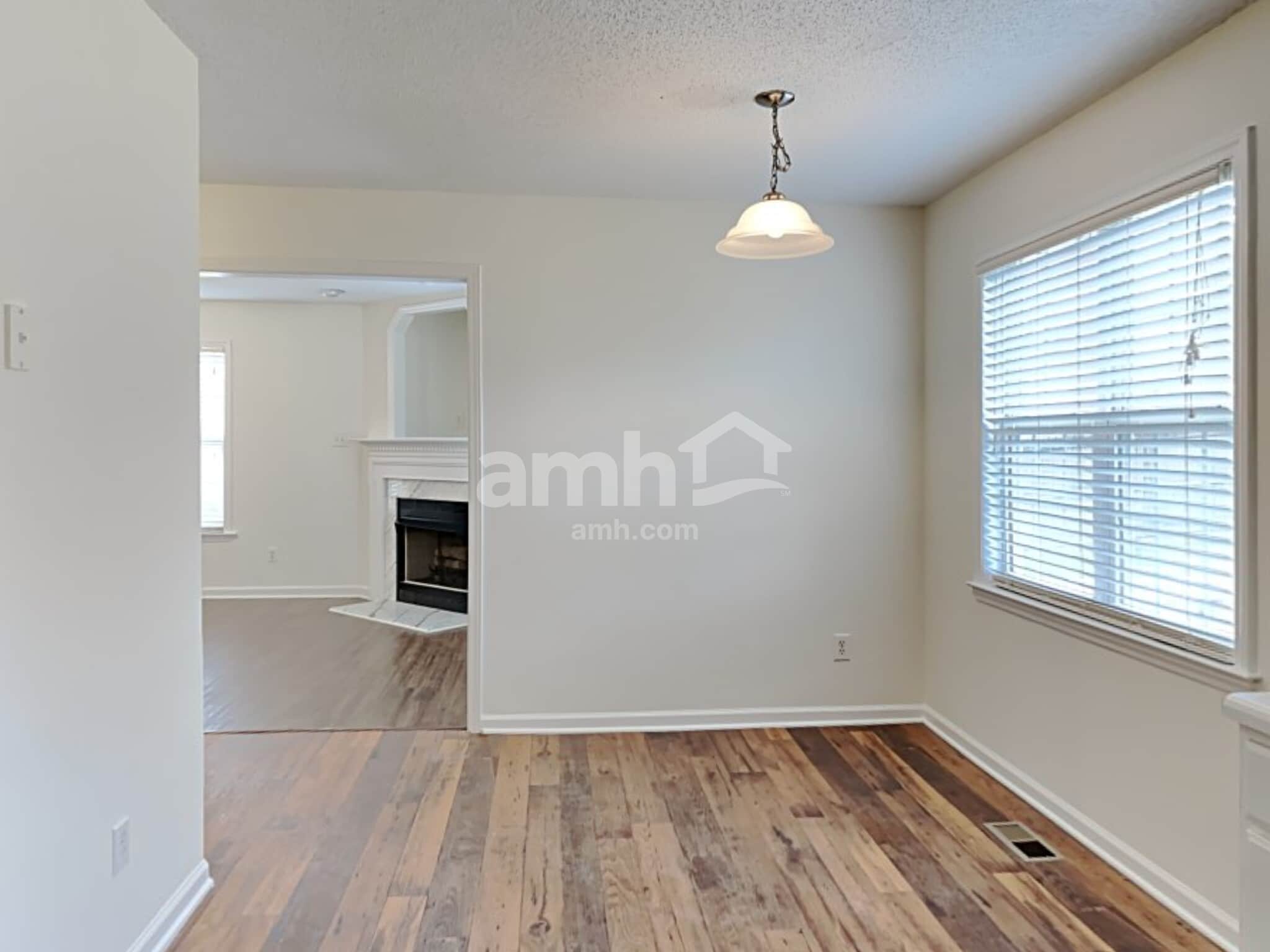 Building Photo - 241 Pinecroft Dr