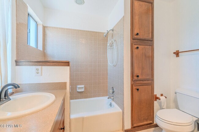 Building Photo - 6815 Villa Hermosa Dr