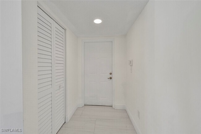 Building Photo - 1830 Florida Club Cir