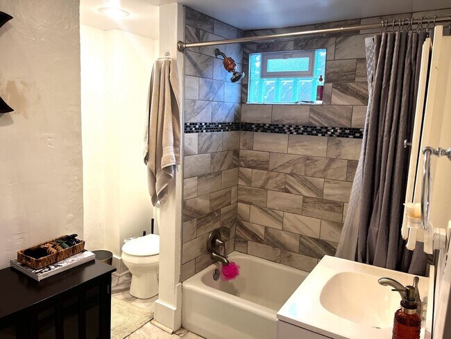 Building Photo - 23 Enon Wy