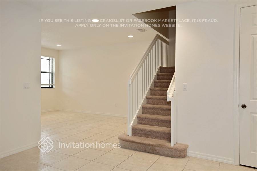 Building Photo - 627 NE 35th Ave