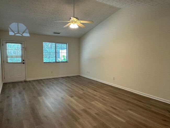 Building Photo - Single Story Gainesville Townhome with Garage