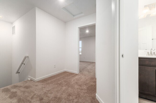 Building Photo - 120 Red Willow Dr