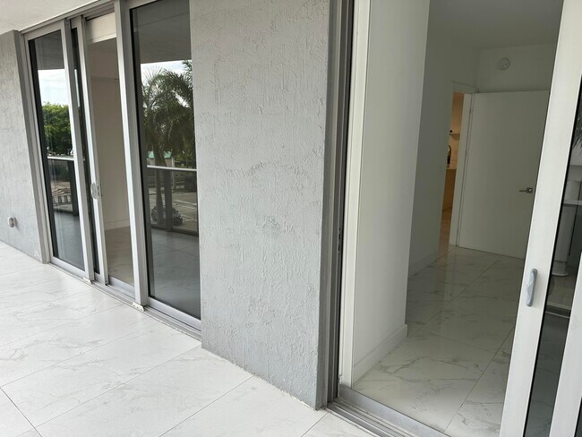 Building Photo - 488 NE 18th St