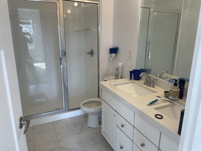 Building Photo - 3855 Gartmore Ln