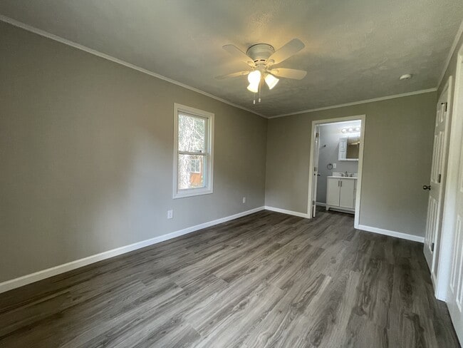 Building Photo - 3510 Lakeshore Dr