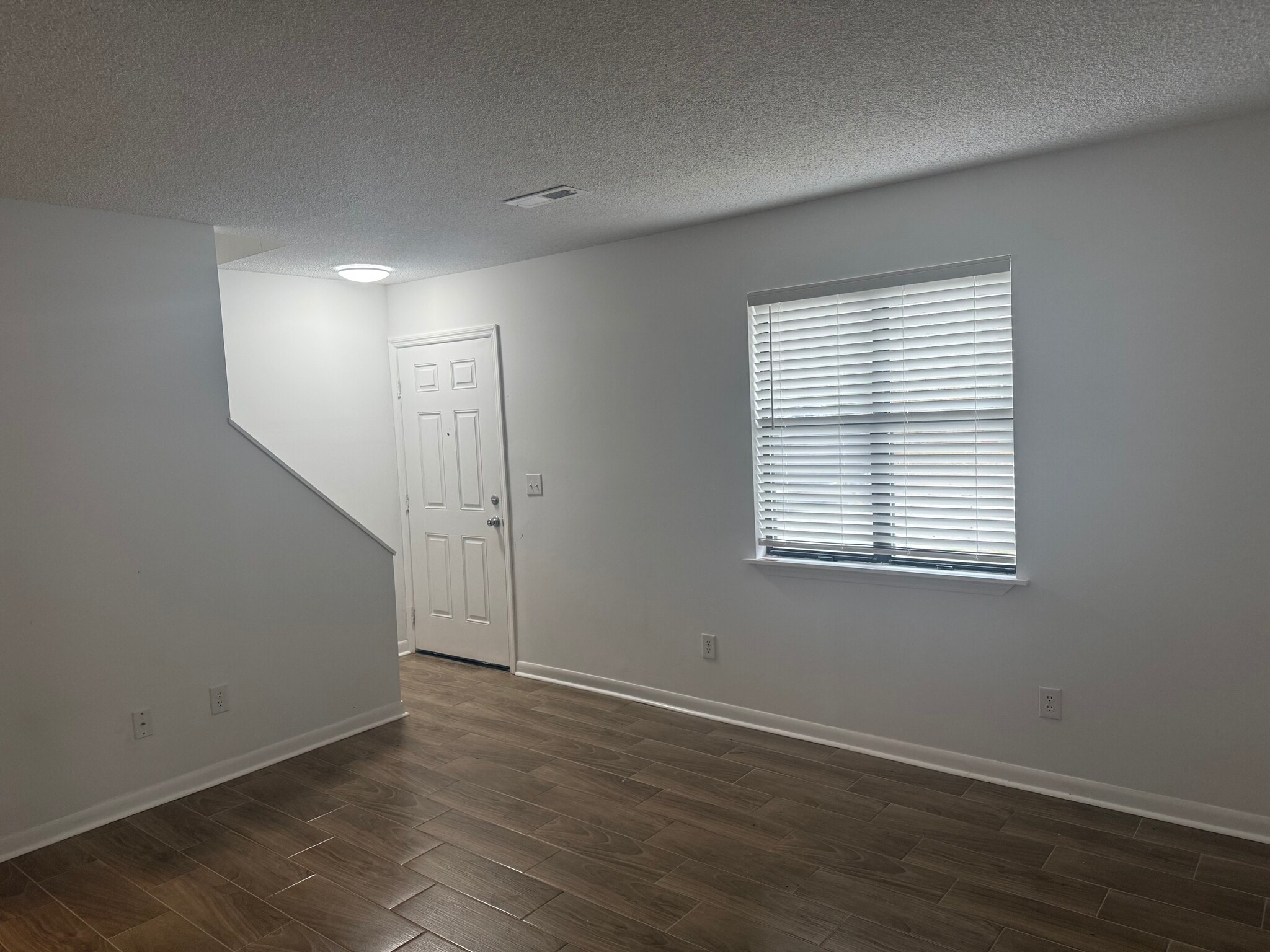 Building Photo - 244 Luden Dr