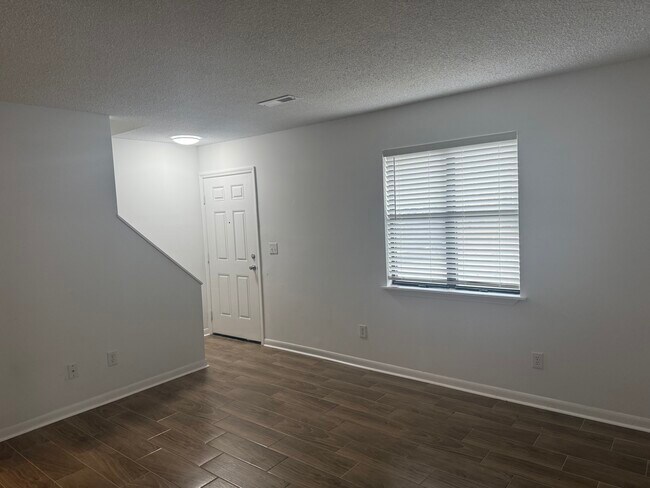 Building Photo - 244 Luden Dr