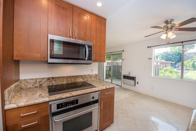 Building Photo - Remodeled Seal Beach Condo