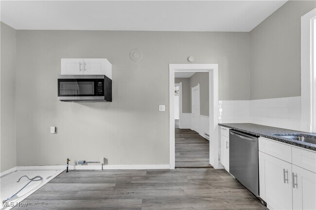 Building Photo - 3701 Chatham Ave