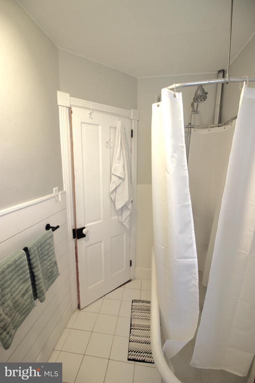 Building Photo - 141 W Mulberry St