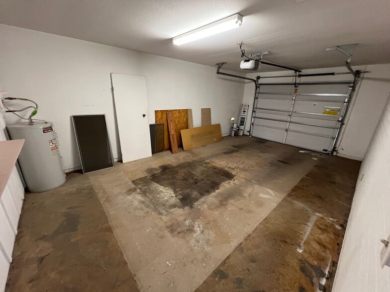 Building Photo - 848 S Saranac Ave