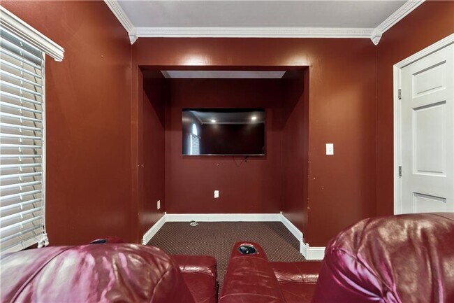 Building Photo - 1578 Lincoln Ave SE