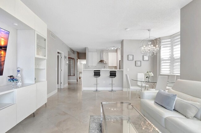 Building Photo - 3606 S Ocean Blvd