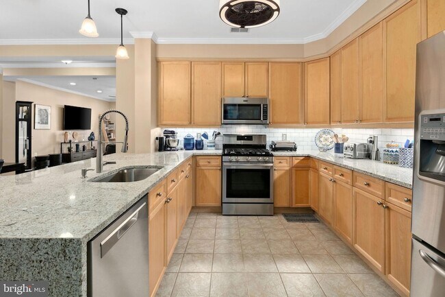 Building Photo - 440 Belmont Bay Dr
