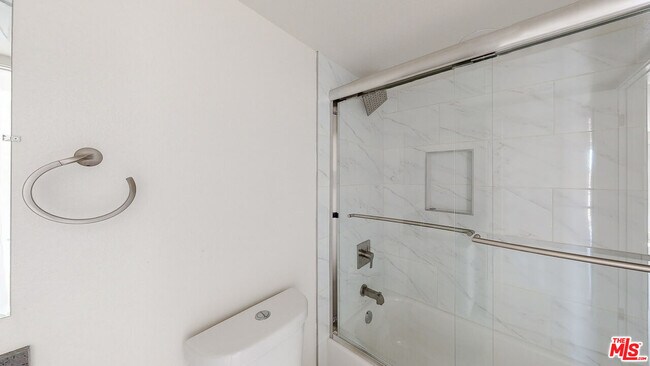 Building Photo - 953 Mariposa Ave