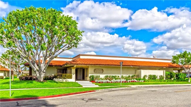 Building Photo - Cozy Townhome in Buena Park!