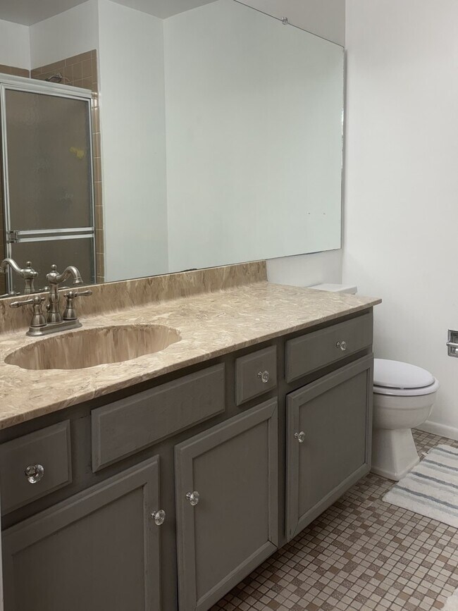 Building Photo - 1077 Auburn Ln