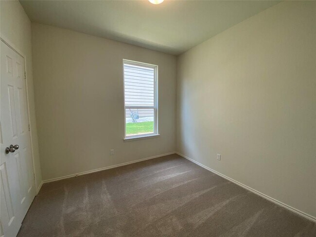Building Photo - 204 Nettletree Dr