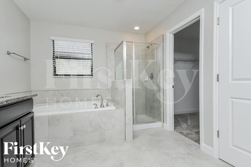 Building Photo - 9823 Ivory Dr