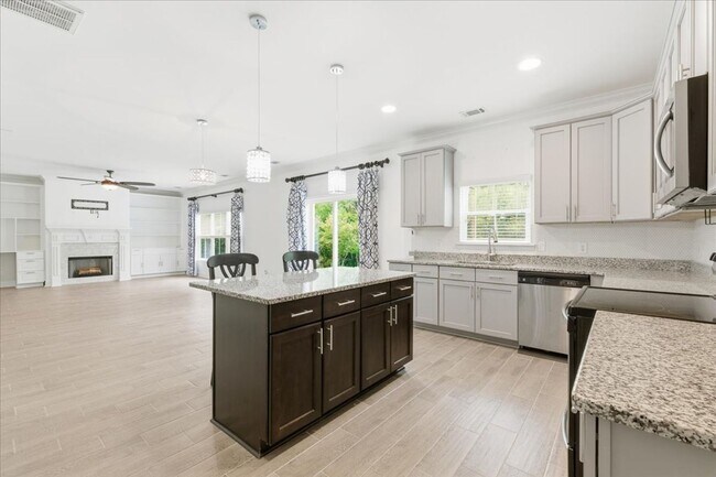 Building Photo - Welcome to Your Ideal Home: Where Luxury a...