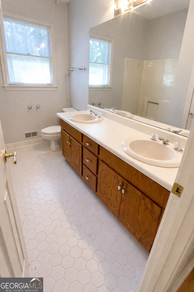 Building Photo - 120 Old Conyers Dr