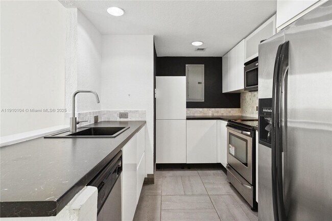 Building Photo - 36 NW 6th Ave