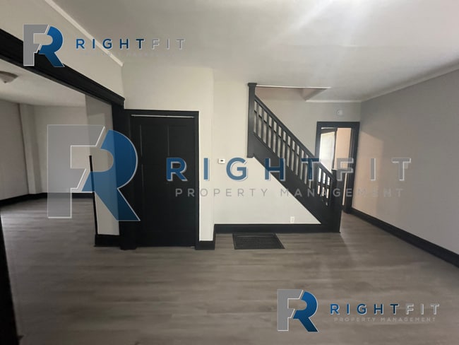 Building Photo - Charming Home in Dayton