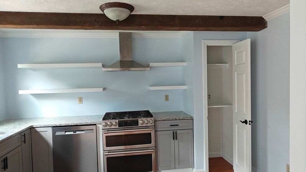 Building Photo - 8 Lochmere Ln