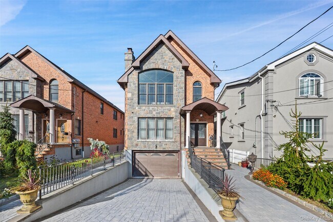 Building Photo - 2063 Narragansett Ave