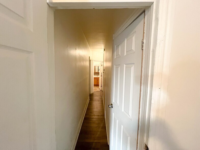 Building Photo - 117 1/2 N Penn St