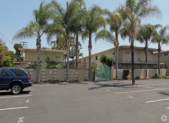 Primary Photo - Imperial Townhomes