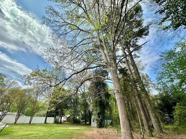 Building Photo - 621 Hanover Ct